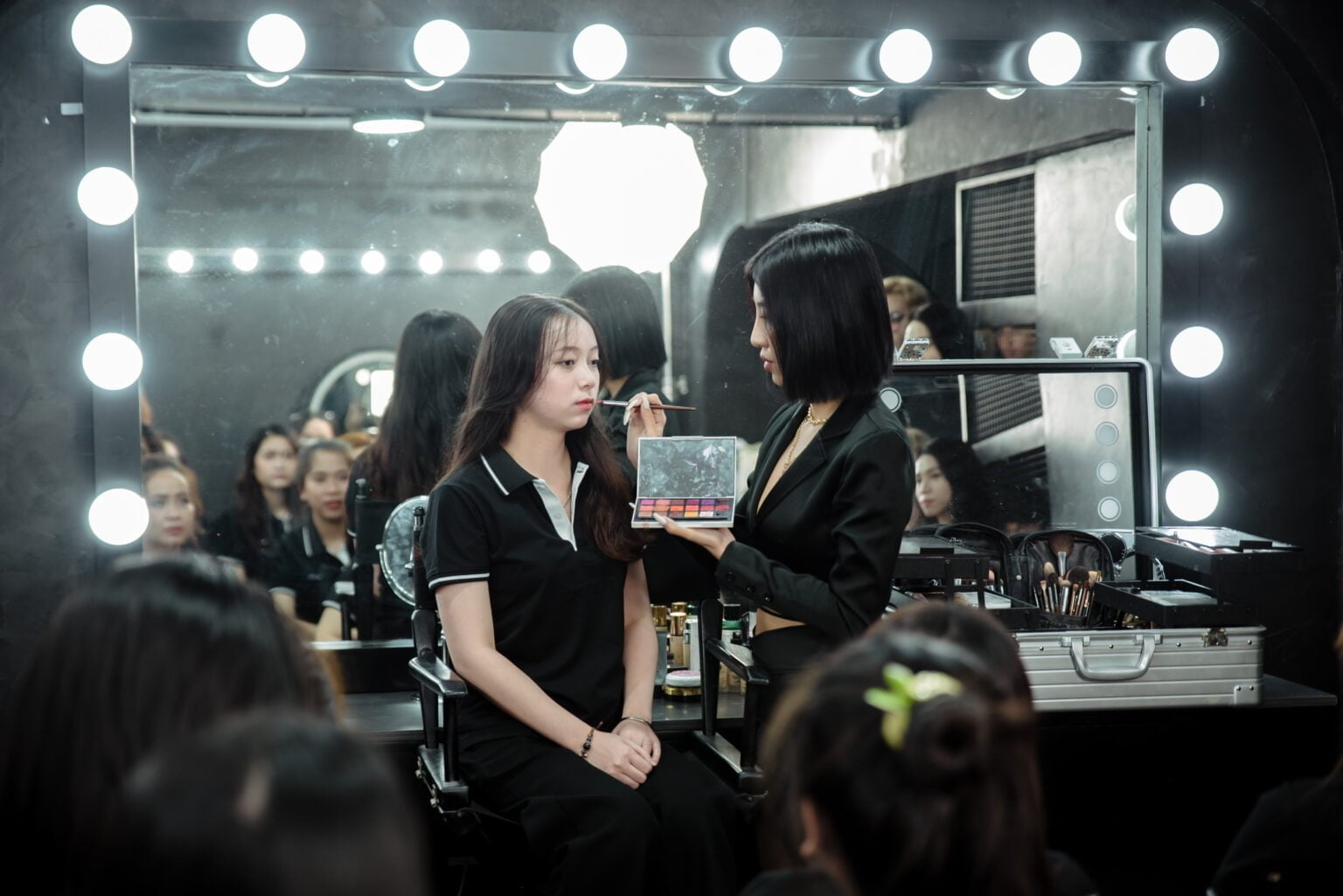 học trang điểm chuyên nghiệp tại Vanmiu Beauty